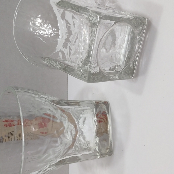 Two glasses - Picture 2 of 3